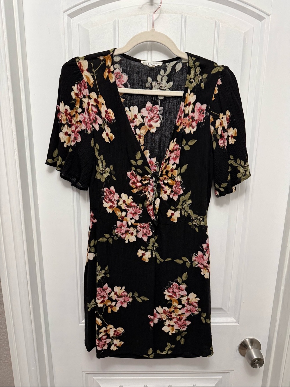 Socialite Size Large Black Floral Dress Mini Dress Tie Front Flutter Slve (29-4)